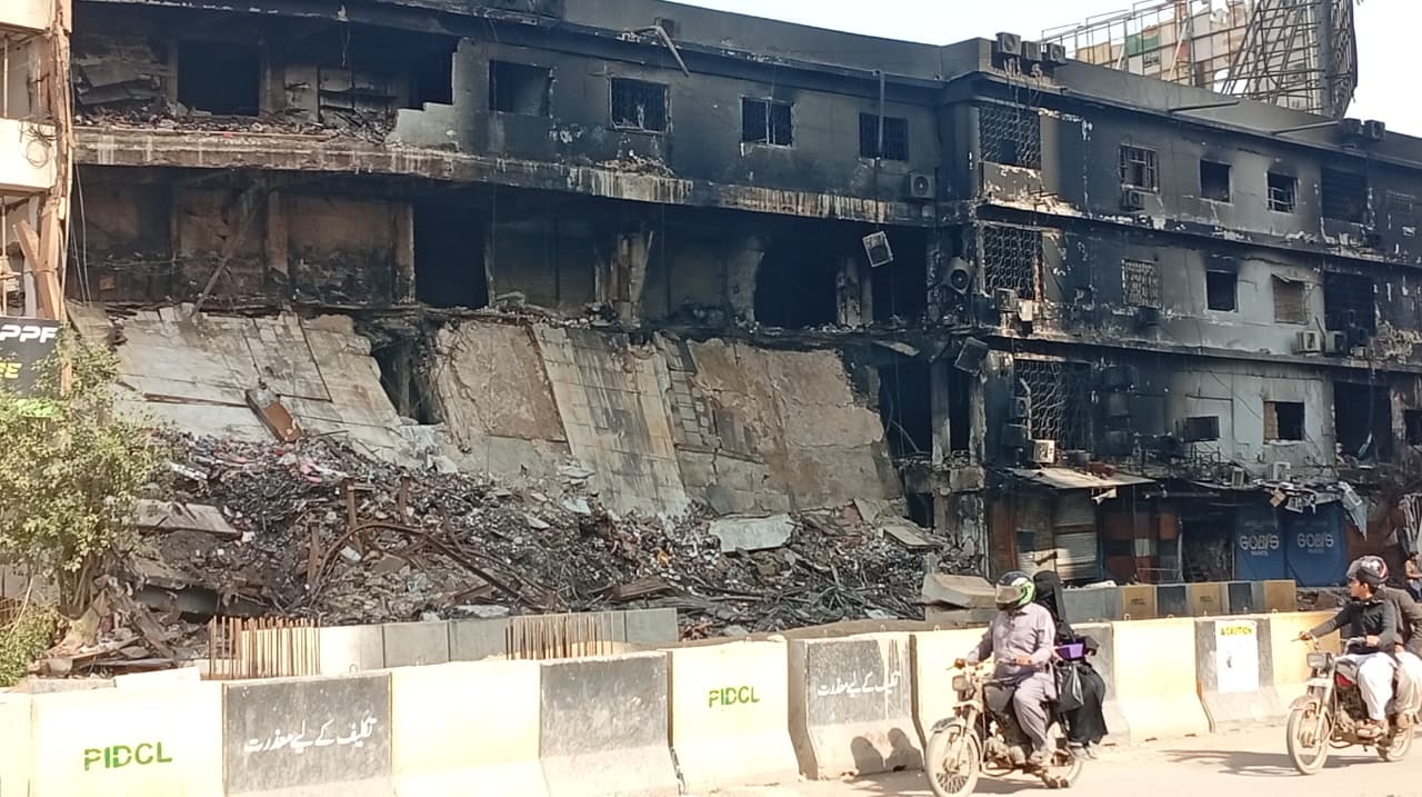 گُل پلازہ کی آگ گُل، کئی مائوں کے چِرَاغ گُل۔